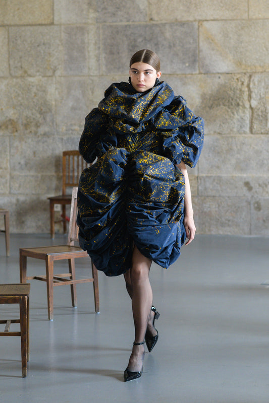 Vestido burbuja azul.