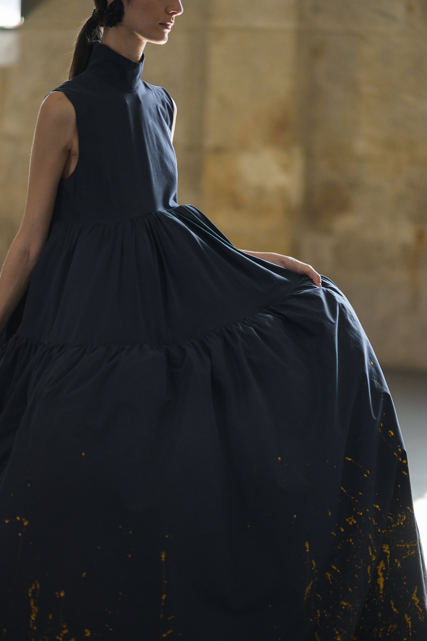 Vestido largo de lunares  amarillo.